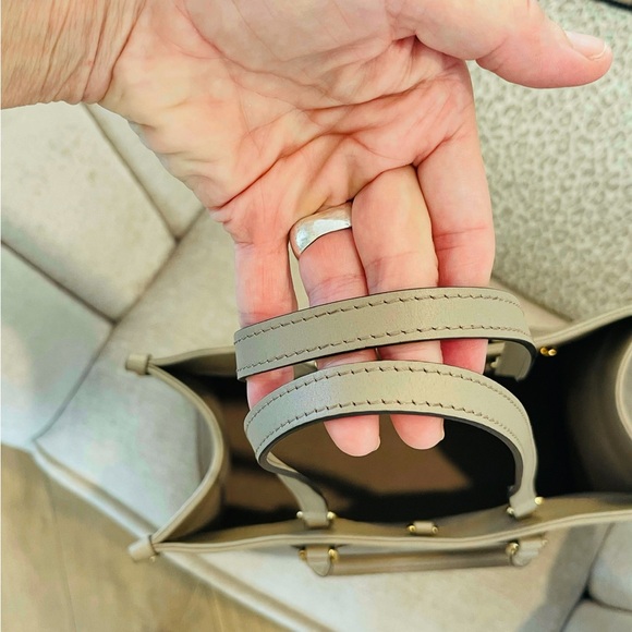 Louis Vuitton Taupe Monogram “On The Go” Medium (GM) - Picture 3 of 15